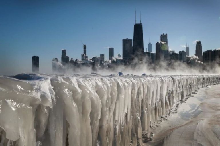 Chicago está mais fria que Antártida: fotos que mostram TUDO congelado são bizarras.