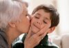 idosos “obrigados” pelos filhos cuidar netos