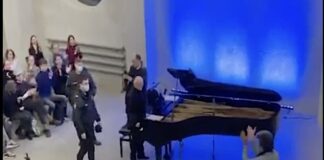 Polícia russa trava concerto pianista