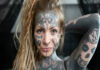 Mulher de 30 anos tatuou 99% do corpo com tatuagens
