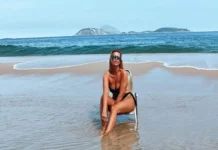 Cristina Ferreira mostra-se na praia em estilo muito sexy. A comunicadora posou para a foto numa cadeira de praia.